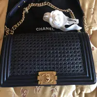 在飛比找蝦皮購物優惠-Chanel藍色金邊編織包Boy28公分（售出）