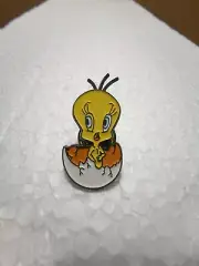 Vintage Tweety Pin, In an EggShell © Warner Bros Sedesma NEW 90's (Sylvester)