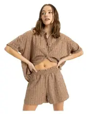 [Roxy] Souvenirs Chaser Elastic Waist Shorts in Brown