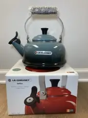 "Ocean" LE CREUSET 1.7 Qt Enamel-on-Steel Whistling Classic Tea Kettle NWT