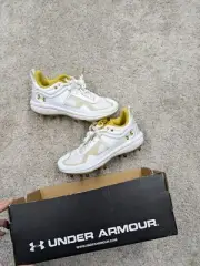 Under Armour Womens 7.5 Glyde MT USA Softball White Gold 3024328-100 UA NEW $95