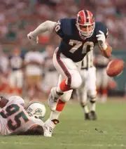 BUFFALO OFFENSIVE LINEMAN JOHN FINA GOES AFTER THE LOOSE FOOTBA- 1995 Old Photo
