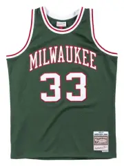 Mitchell & Ness Milwaukee Bucks Away 1970-71 Kareem Abdul-Jabbar Swingman Jersey