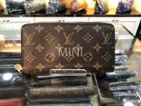 在飛比找Yahoo!奇摩拍賣優惠-::MINI名牌精品店::LV-M41896罌粟紅色經典老花