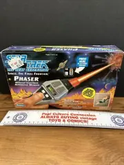 Playmates 6151 Star Trek The Next Generation Phaser-Sound-Lights-LNIB