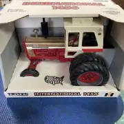 INTERNATIONAL TURBO FARMALL 1456 ERTL 1/16 SCALE TRACTOR