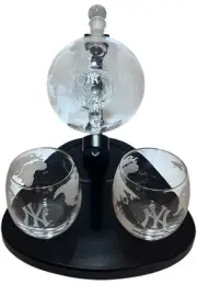 New York Yankees Whiskey 30 Oz Decanter Globe Set with Glasses Base MLB NIB