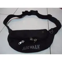 在飛比找蝦皮購物優惠-AIRWALK 黑色大腰包,31*15.5*10 (cm),