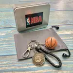 NBA小籃球鑰匙扣鏈吊飾勇士火箭凱湖人NBA球隊周邊送愛打籃球的男生禮品
