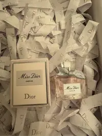 在飛比找Yahoo!奇摩拍賣優惠-迪奧Miss Dior香精精巧版5ML 迪奧Miss Dio