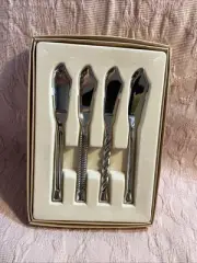 Central Market Silver Cheese Cutlery Set New In Box Set Of 4 (M1)