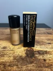 MAC Studio Radiance Serum-Powered Foundation 1.0 FL.OZ/ 30 ML NC20