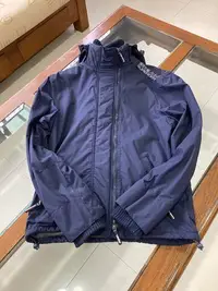 在飛比找Yahoo!奇摩拍賣優惠-極度乾燥Superdry海軍藍男款防風衣fleece保暖外套