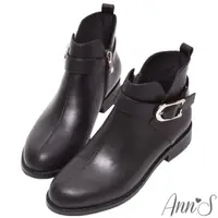 在飛比找momo購物網優惠-【Ann’S】史黛拉-訂製釦帶V型顯瘦曲線平底短靴3cm(黑