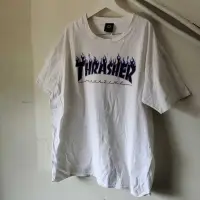 在飛比找蝦皮購物優惠-THRASHER MAGAZINE 紫藍火焰 logo 白色