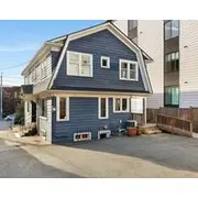 Vintage Seattle Gem: Spacious, Stylish, Parking