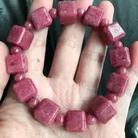 在飛比找Yahoo!奇摩拍賣優惠-紅薔薇輝石，方糖 12mm 手圍18 手珠子珠珠 手串手鍊手