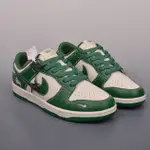 NIKE SB DUNK LOW,搭配明星聯名,採用牛皮材質,視覺和腳感更好。 高品質運費細節完美 BB9898 005