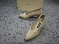 在飛比找Yahoo!奇摩拍賣優惠-義大利製 Bally  高級麂皮中跟鞋 USA 5 EUR 