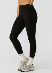 [Lorna Jane] Lotus No Chafe Phone Pocket Ankle Biter Leggings in Black, Size - Small S Recycled Black
