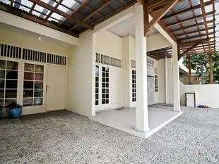 Rumah Putra Garden