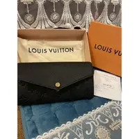 在飛比找蝦皮購物優惠-全新LOUIS VUITTON SARAH 壓印老花錢包 黑