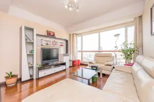 青島五四廣場三居室温馨家庭公寓(原温馨家園家庭公寓)Three-Bedroom Warm Family Apartment (Qingdao May 4th Square)