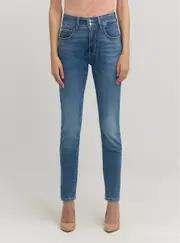 GUESS Blue Denim Shape Up High-Rise Jeans in Mid Wash Size: 30, Spandex