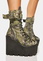 [Poster Grl] I'm A Catch Camo Traitor Boots