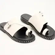Vince Camuto Cooliann Leather Toe Loop Sandals Size 7