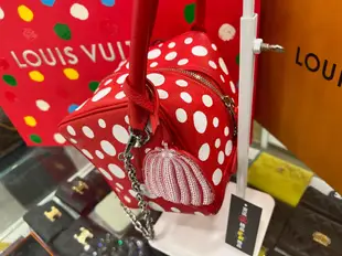 ㊣東區正精品㊣LV X Yayoi Kusama 草間彌生近全新紅色全皮白點點南瓜吊飾骰子包手提包 RZ4292 中國限定版