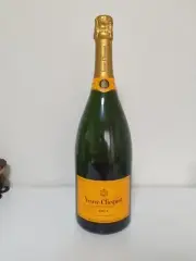 Display Dummy Bottle Empty Sealed Veuve Clicquot Champagne Yellow Label NEW