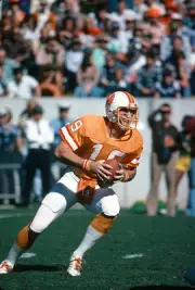 Gary Huff Tampa Bay Buccaneers drops back to pass v the Atlanta Fa- Old Photo 4