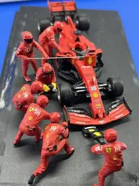 在飛比找Yahoo!奇摩拍賣優惠-法拉利車隊 F1 1:43 Scale Pit Crew F