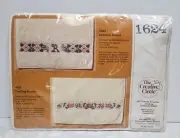 Creative Circle Embroidery Two Fingertip Towels “Trailing Roses” No. 1624