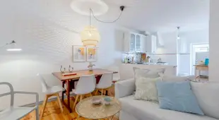 Bright & Spacious Alfama Apartment, By TimeCooler