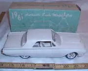 AMT 1961 FORD THUNDERBIRD HT PROMO CAR MODEL 1:25 BOXED