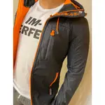 零碼出清 5折 SUPERDRY 男生 極度乾燥 連帽風衣外套 我愛麋鹿歐美精品全球代購 SINCE2005