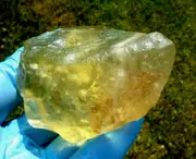 Libyan Desert Glass Meteorite Tektite impact specimen( 1000 crt)Gem Cristobalite