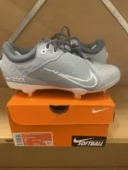 Women's Softball Cleats Nike Hyperdiamond 4 Elite React - Size 7