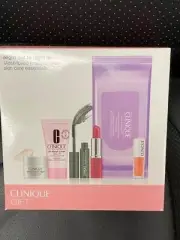 Clinique 6 Piece Mini Gift Set Cleanser Moisturizer Mascara Lip Primer & Gloss