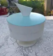 Vtg Yardley New York Dusting Powder Pedestal Blue Puff Lavender Scent unopened