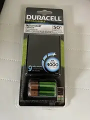 DURACELL BATTERIES CHARGER WITH 4AA AND 4 AAA BATTERIES ITS CHARGE BOTH