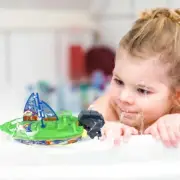 1 x Wind Up Clockwork Boat Ship Toys Play Water Bath Shower SALE Bathtub T7F0
