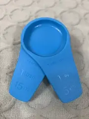 Tupperware Magnetic Measuring Spoon Set Tablespoon & Teaspoon Blue Gadget -NEW