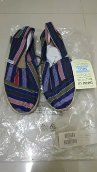 在飛比找Yahoo!奇摩拍賣優惠-全新TOMS 彩虹條紋 民族風 帆布鞋 保證正品