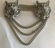 Wolf cloak clasp small size with chain in silver metal screw on style