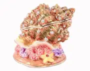Ciel Collectables Conch Shell Trinket Box. Hand Made with Swarovski Crystals