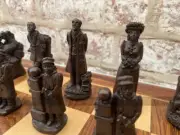 Sherlock Holmes Berkeley Chess Set with 6 inch King - Cream and Brown (UK)