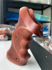 New Prof. Target Grips with Taurus Medium/Large Frame Square checker